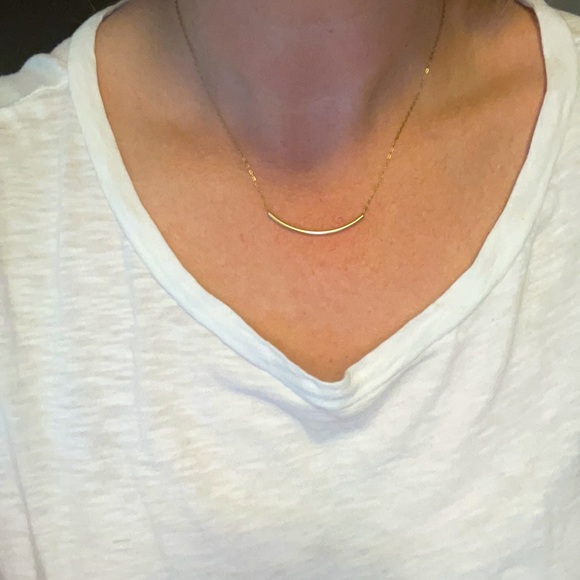 Crescent shape necklace. - Picture 3 of 4